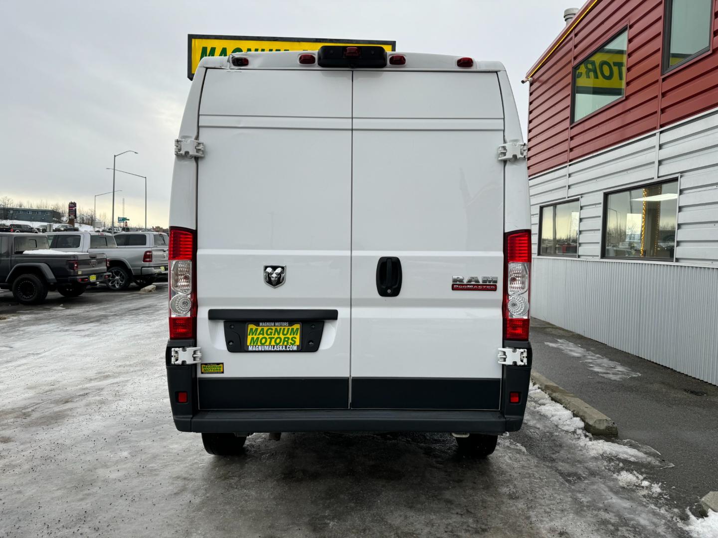 2018 WHITE /Black RAM PROMASTER 2500 136 WB (3C6TRVCG9JE) with an 3.6L engine, Automatic transmission, located at 1960 Industrial Drive, Wasilla, 99654, (907) 274-2277, 61.573475, -149.400146 - Photo#3